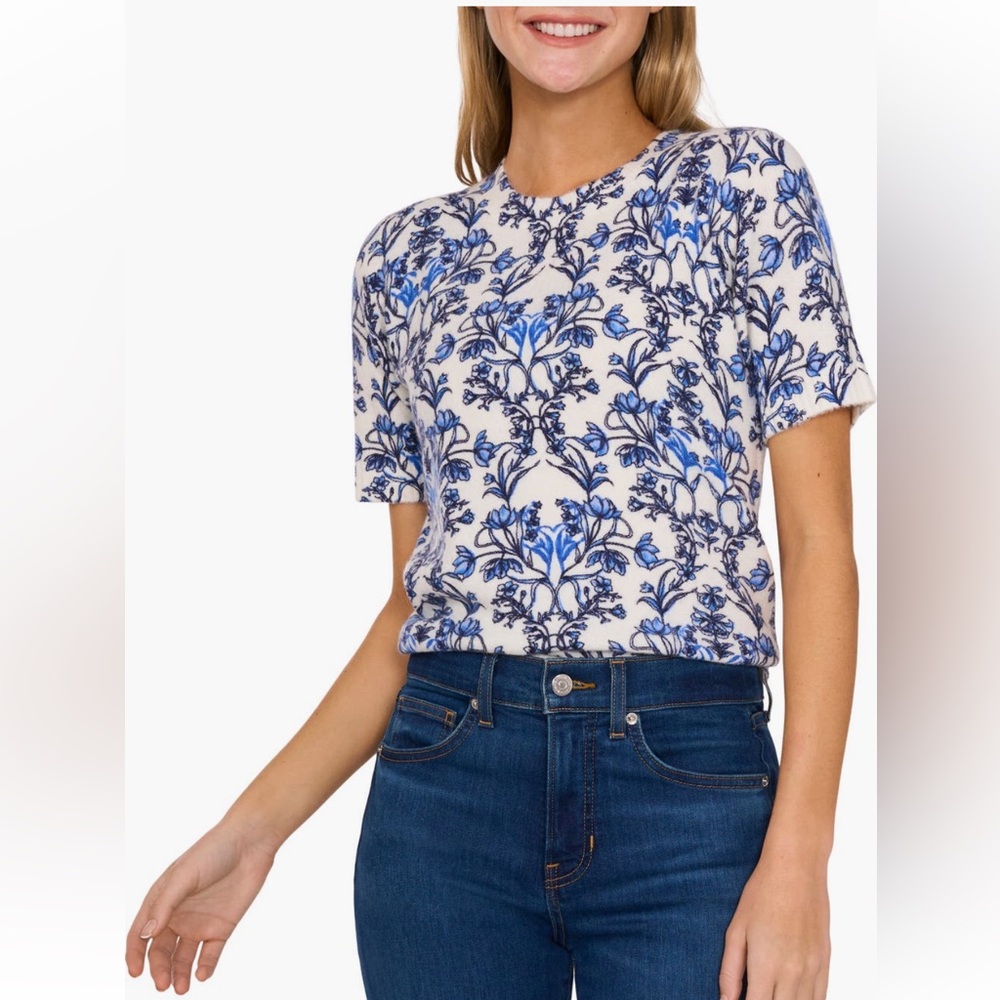 NWT CeCe Vanna  Short-Sleeve Sweater Top with Blue Floral Print - Picture 6 of 7